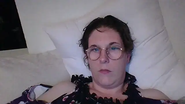 Snapshot of OIseauNoir88 chatting on April 21, 2026, 7:53 pm OIseauNoir88 online show from April 21, 2026, 7:53 pm