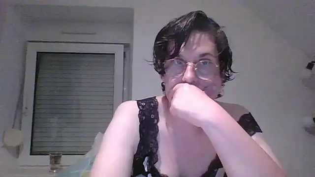 Snapshot of OIseauNoir88 chatting on May 22, 2026, 8:07 pm OIseauNoir88 online show from May 22, 2026, 8:07 pm