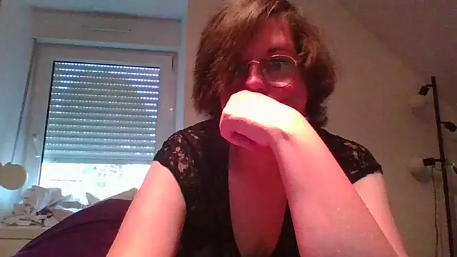 Snapshot of OIseauNoir88 chatting on May 17, 2026, 6:30 pm OIseauNoir88 online show from May 17, 2026, 6:30 pm