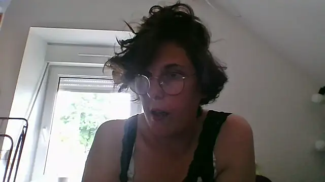 Snapshot of OIseauNoir88 chatting on May 15, 2026, 2:59 pm OIseauNoir88 online show from May 15, 2026, 2:59 pm