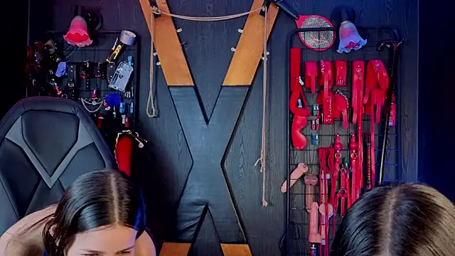 Miss Electra and Iris online show from April 22, 2026, 8:04 pm