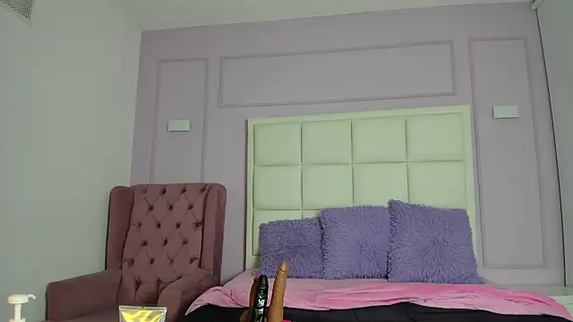 Snapshot of LiaJohnnson_ chatting on March 18, 2026, 3:42 am LiaJohnnson online show from March 18, 2026, 3:42 am