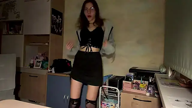 Miaaa Moon online show from April 18, 2026, 5:26 pm