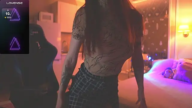 foxy red  online show from February 2, 2026, 9:25 pm