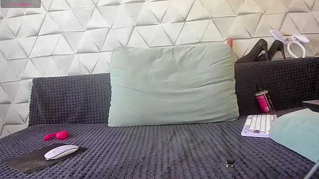 Kristinsweet online show from February 24, 2026, 4:35 am