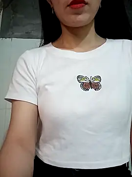 Snapshot of Vyvvyy69 chatting on February 3, 2026, 11:21 pm Vyvvyy69 online show from February 3, 2026, 11:21 pm