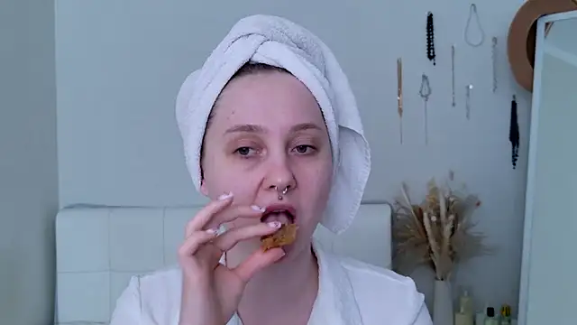 Snapshot of CandiceKingzzz chatting on March 18, 2026, 12:19 pm CandiceKingzzz online show from March 18, 2026, 12:19 pm