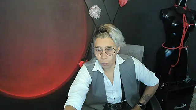 Kali Panther online show from February 10, 2026, 1:43 pm