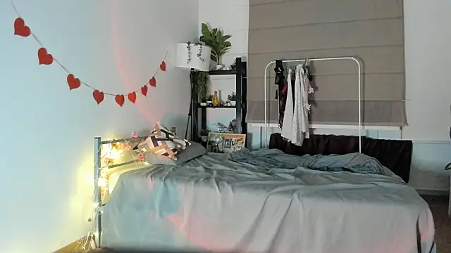 Snapshot of AuraShift chatting on March 21, 2026, 10:24 pm AuraShift online show from March 21, 2026, 10:24 pm