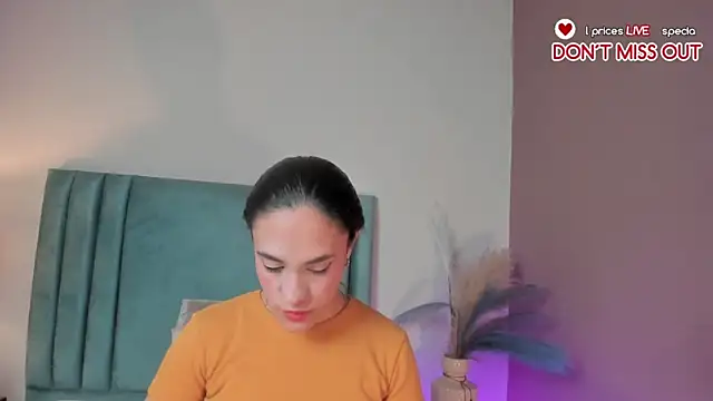 Snapshot of CelesteQueeen chatting on February 7, 2026, 12:13 pm CelesteQueeen online show from February 7, 2026, 12:13 pm