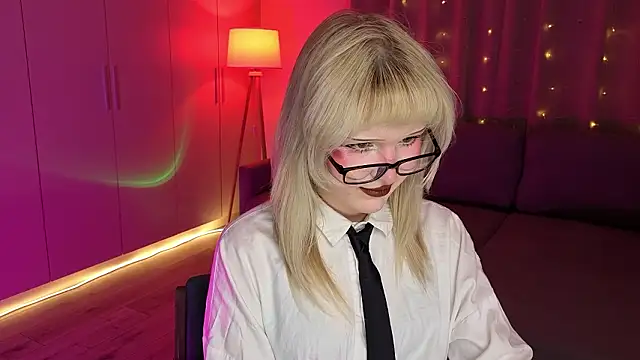 Snapshot of Mary_Piersen chatting on March 4, 2026, 11:34 pm Mary Piersen online show from March 4, 2026, 11:34 pm