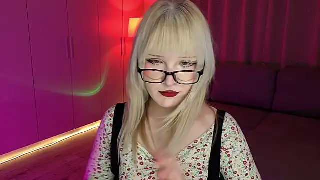 Snapshot of Mary_Piersen chatting on March 7, 2026, 1:01 am Mary Piersen online show from March 7, 2026, 1:01 am