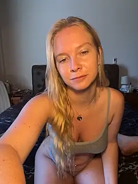 Snapshot of Ellie-rosee chatting on June 1, 2026, 6:02 am Ellie-rosee online show from June 1, 2026, 6:02 am
