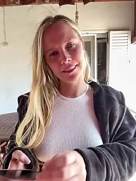 Snapshot of Ellie-rosee chatting on March 22, 2026, 9:44 am Ellie-rosee online show from March 22, 2026, 9:44 am