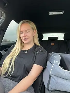 Snapshot of Ellie-rosee chatting on March 16, 2026, 7:01 am Ellie-rosee online show from March 16, 2026, 7:01 am