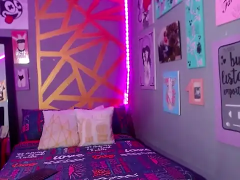 Evelyn lovers  online show from March 17, 2026, 11:30 pm