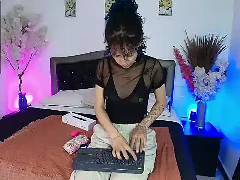 HannahBlue  online show from February 14, 2026, 12:27 pm