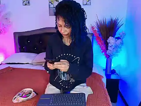 HannahBlue  online show from February 13, 2026, 12:38 pm