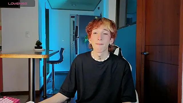 golden twink  online show from February 11, 2026, 6:35 am