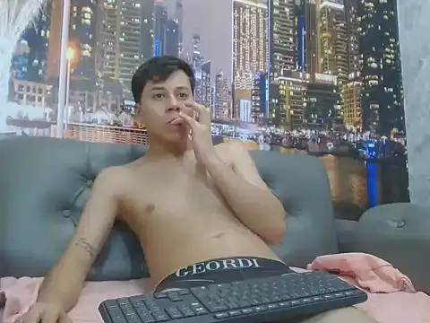 santiago xxxcol online show from April 10, 2026, 11:12 pm