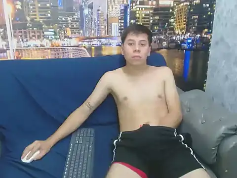 santiago xxxcol online show from February 2, 2026, 11:15 pm