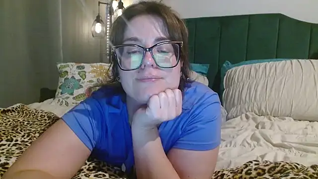 Snapshot of HazelSkyesChat chatting on April 1, 2026, 11:45 pm HazelSkyesChat online show from April 1, 2026, 11:45 pm