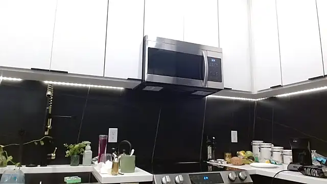 Snapshot of HazelSkyesChat chatting on April 8, 2026, 7:15 pm HazelSkyesChat online show from April 8, 2026, 7:15 pm