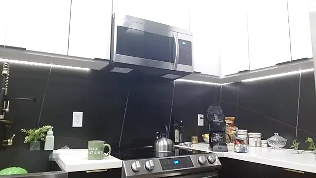 Snapshot of HazelSkyesChat chatting on April 7, 2026, 1:02 pm HazelSkyesChat online show from April 7, 2026, 1:02 pm