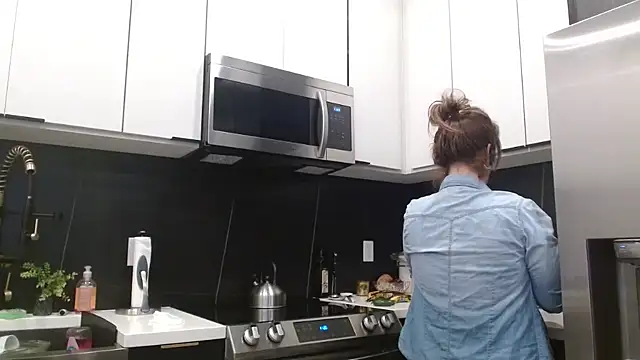 Snapshot of HazelSkyesChat chatting on April 15, 2026, 4:22 pm HazelSkyesChat online show from April 15, 2026, 4:22 pm