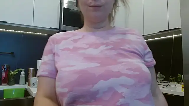 Snapshot of HazelSkyesChat chatting on March 30, 2026, 10:11 pm HazelSkyesChat online show from March 30, 2026, 10:11 pm