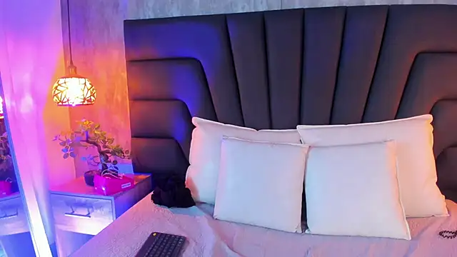 Maya curvy online show from March 15, 2026, 1:45 am