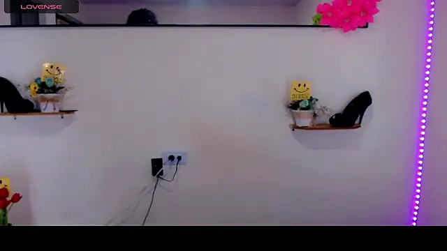 Darianna Atehortua online show from March 26, 2026, 9:35 pm