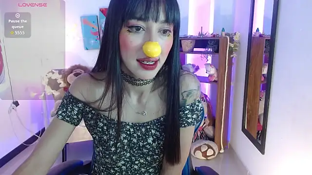 Snapshot of FIORELLA_L chatting on March 11, 2026, 12:21 pm FIORELLA L online show from March 11, 2026, 12:21 pm