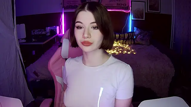 Snapshot of KrissCherri chatting on February 16, 2026, 10:18 pm KrissCherri online show from February 16, 2026, 10:18 pm