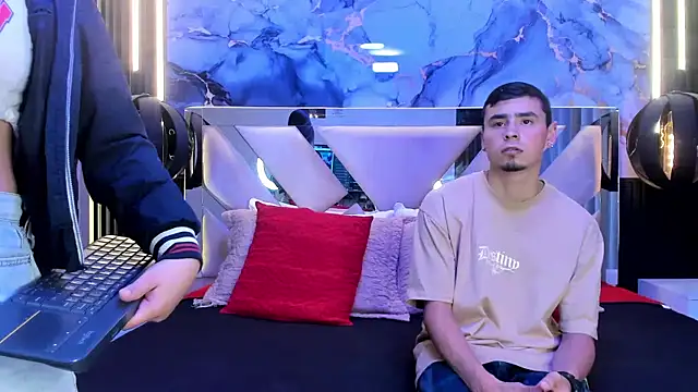 Snapshot of ChloeandAdam chatting on March 25, 2026, 4:01 am ChloeandAdam online show from March 25, 2026, 4:01 am