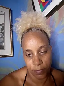 Snapshot of BadGyalGem chatting on May 19, 2026, 4:03 pm BadGyalGem online show from May 19, 2026, 4:03 pm
