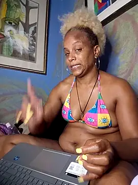 Snapshot of BadGyalGem chatting on May 23, 2026, 4:33 am BadGyalGem online show from May 23, 2026, 4:33 am