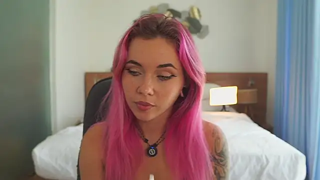 Sarah Pink online show from December 18, 2025, 2:27 am