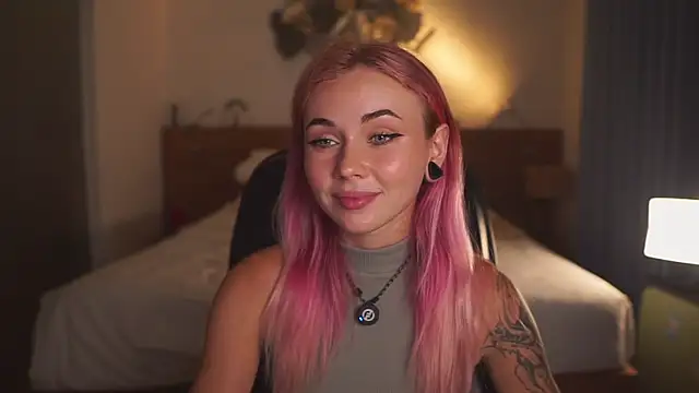 Sarah Pink online show from April 4, 2026, 1:39 pm