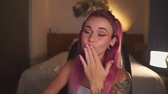 Sarah Pink online show from April 9, 2026, 2:12 pm