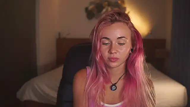 Sarah Pink online show from April 5, 2026, 2:35 pm