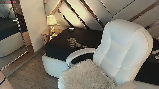 Nia Crawford online show from March 30, 2026, 4:14 am