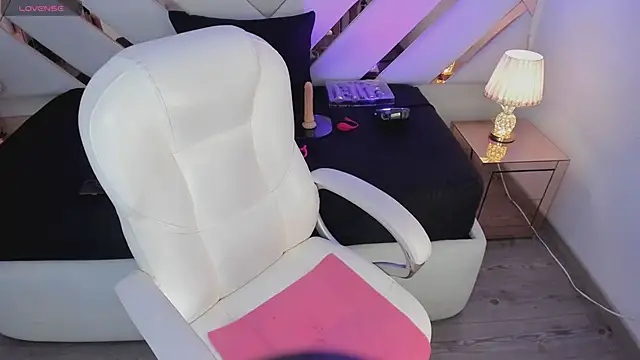 Nia Crawford online show from March 21, 2026, 4:25 am