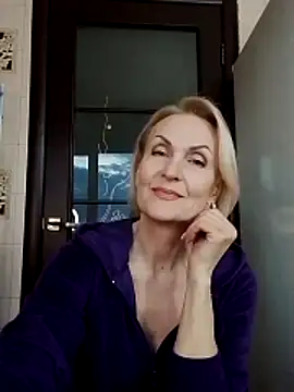 Snapshot of MichelleSolis chatting on April 19, 2026, 4:52 pm MichelleSolis online show from April 19, 2026, 4:52 pm