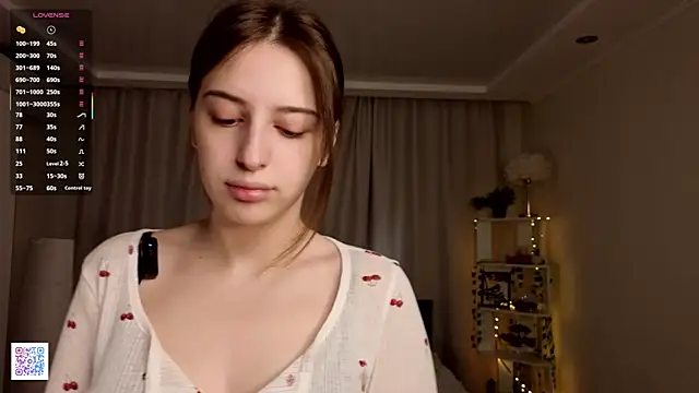 Snapshot of LeanneDinkle chatting on April 8, 2026, 4:14 am LeanneDinkle online show from April 8, 2026, 4:14 am