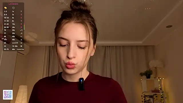 Snapshot of LeanneDinkle chatting on April 4, 2026, 4:08 am LeanneDinkle online show from April 4, 2026, 4:08 am