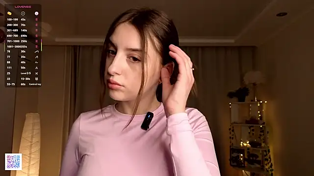 Snapshot of LeanneDinkle chatting on April 3, 2026, 4:08 am LeanneDinkle online show from April 3, 2026, 4:08 am