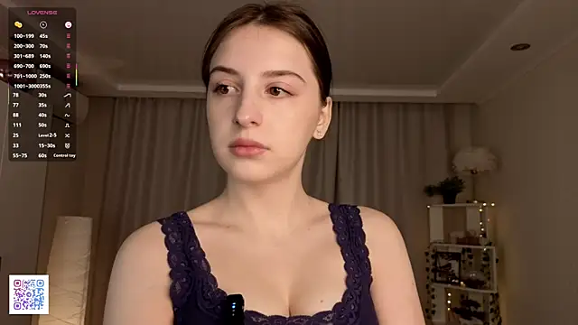 Snapshot of LeanneDinkle chatting on April 14, 2026, 5:12 am LeanneDinkle online show from April 14, 2026, 5:12 am