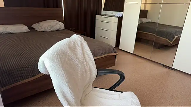 TinaScarlet online show from April 10, 2026, 7:15 am