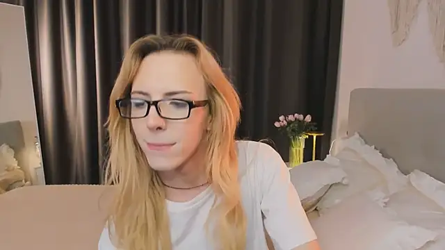 Snapshot of Tiffany__King chatting on March 22, 2026, 3:46 pm Tiffany King online show from March 22, 2026, 3:46 pm